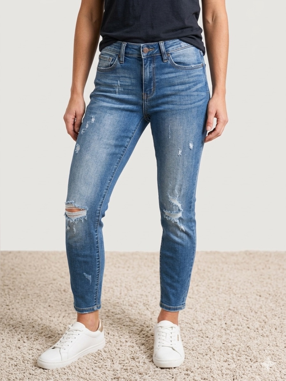 Judy Blue Distressed Blue Relaxed Fit Jeans Size: 3/26